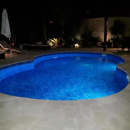 2 Bedroom With Private Pool In Peaceful Residential Area Vilă