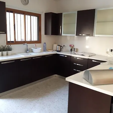 2 Bedroom With Private Pool In Peaceful Residential Area *